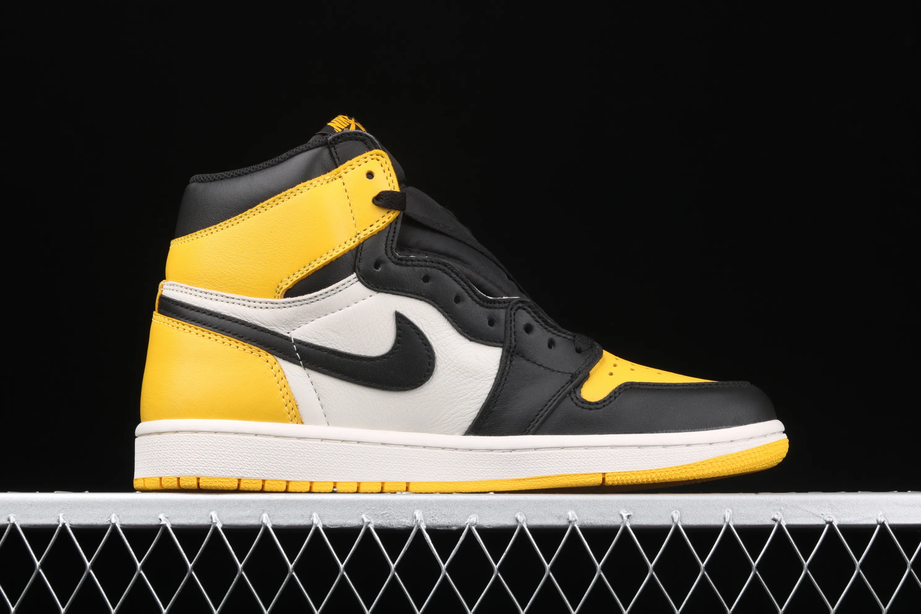 All categories Air Jordan Jordan series basketball shoes Air Jordan 1 High pure original version Air Jordan AJ1 Retro High OG "Yellow Toe" AJ1 Hornet Joe 1 black and yellow toe AR1020-700